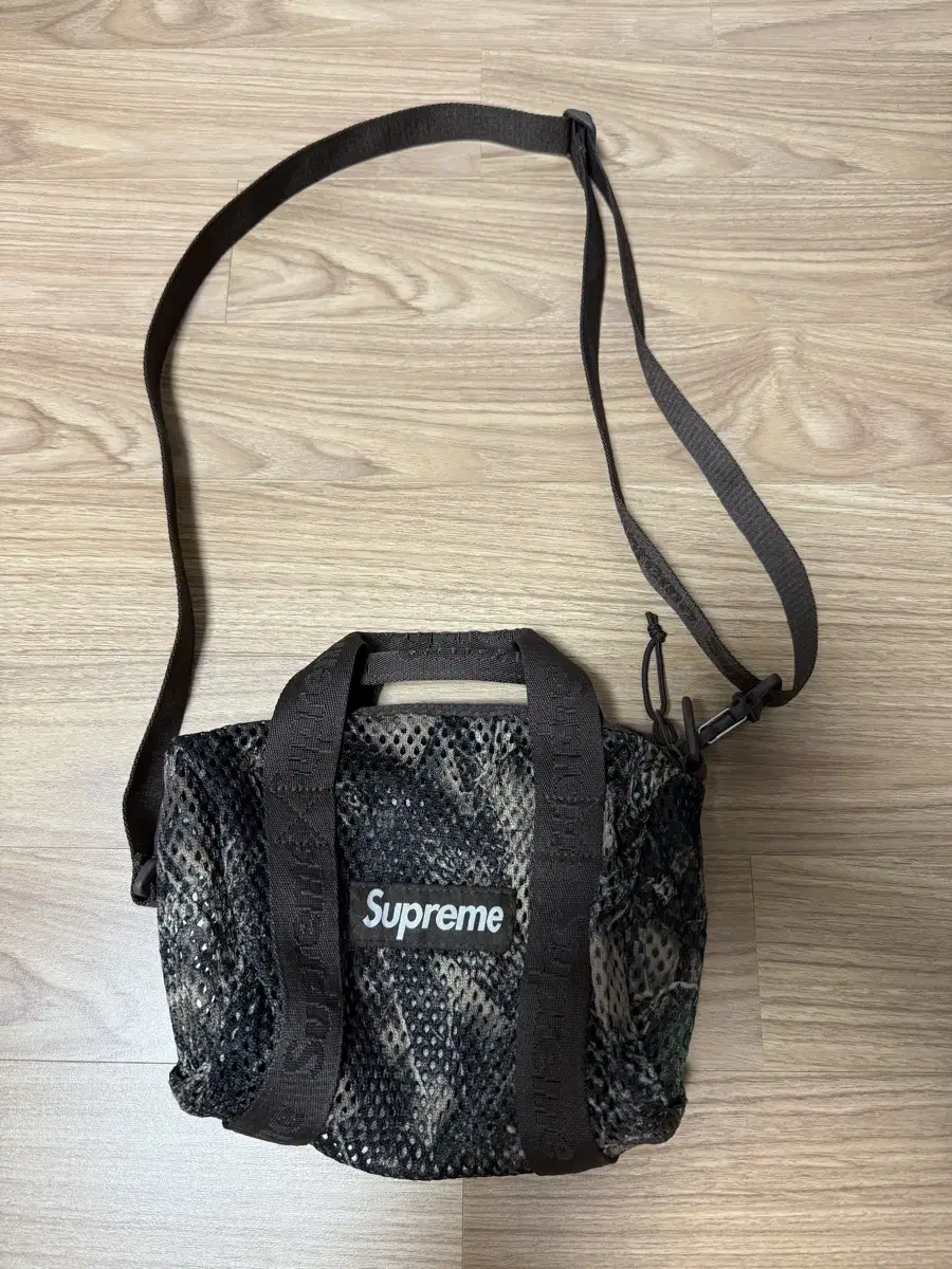 バッグ Supreme Field Duffle Bag Black 23ss Supreme Field Duffle Bag (SS23) - $148